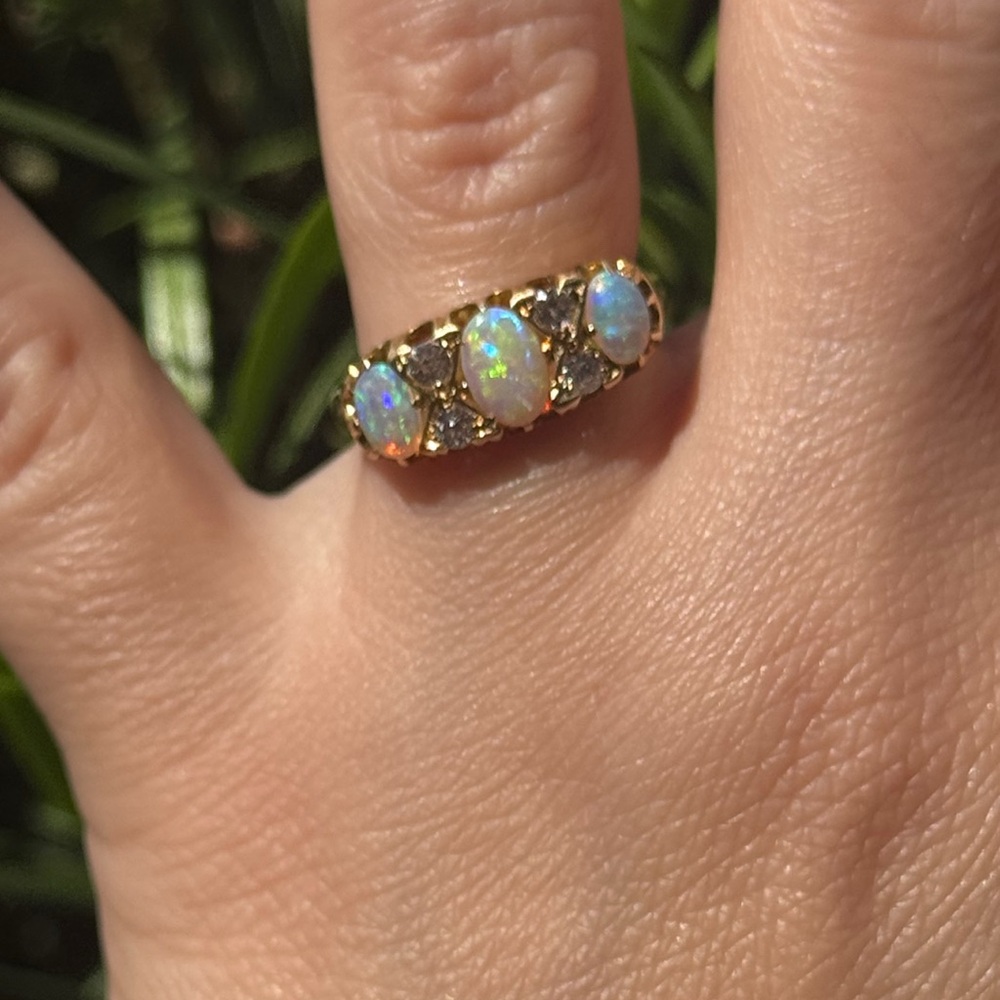 🔥 Victorian 18ct Gold Opal & Mine-Cut Diamond Ring Fiery 19th-Century Elegance - Picture 4 of 6